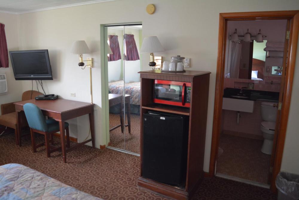 Deluxe Queen Room with Two Queen Beds