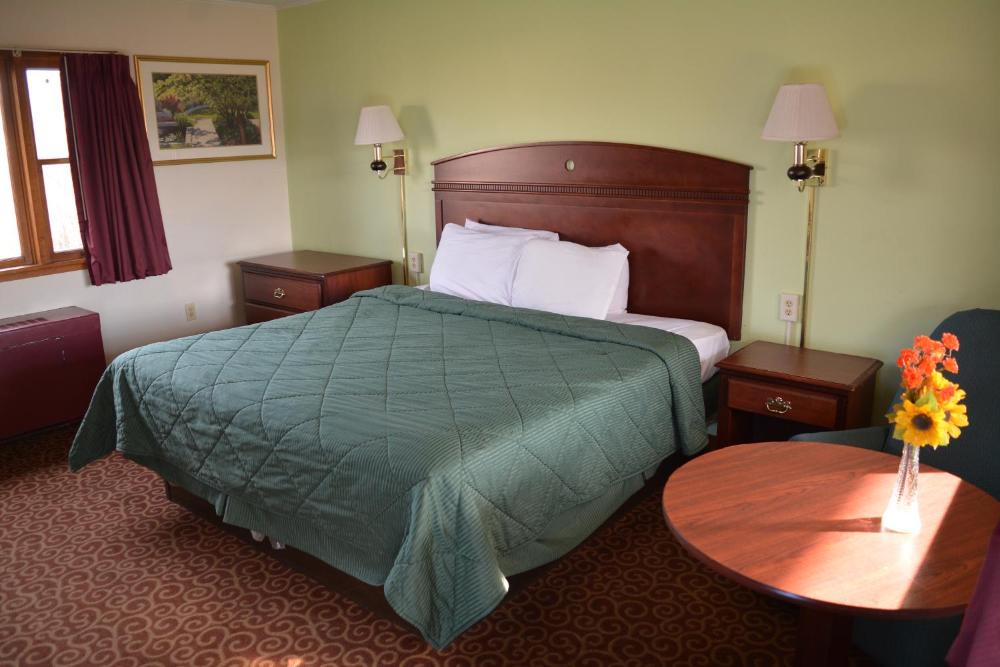 King Room at WYE Motor Lodge Duncansville - Altoona, photo 2