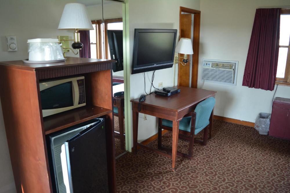 King Room at WYE Motor Lodge Duncansville - Altoona, photo 3